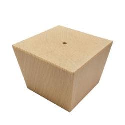 Meubelpoot  taps 9,5 bij 9,5 cm en hoogte 8 cm  van massief hout